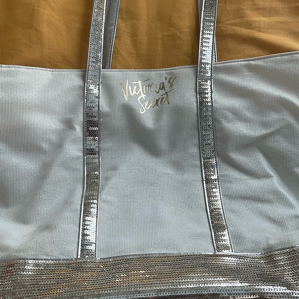 VICTORIA’S SECRET Sparkly Gold and Cream Tote